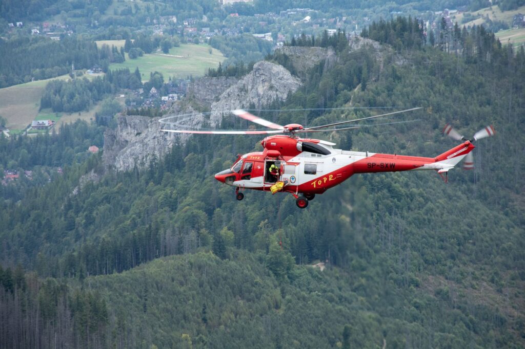 Expedition location capture by helicopter and rope access